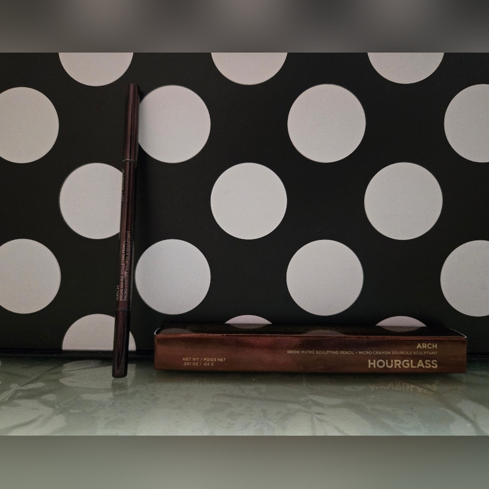 ✨️Hourglass Eyebrow Pencil✨️
